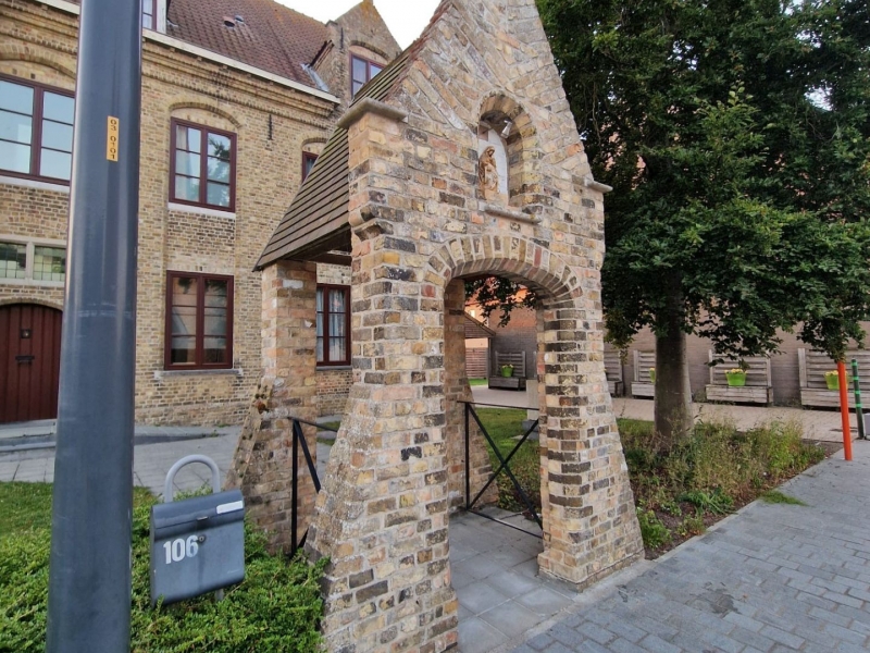 Dak- en gevelreiniging Oude Pastorie Keiem, Diksmuide  - Joan Products